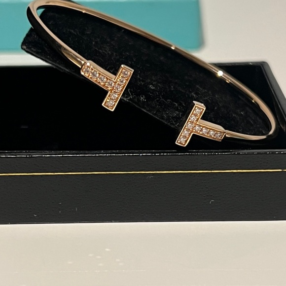 Tiffany & Co. T Diamond Wire Bracelet - 18K Rose Gold, Medium, 0.24ct - Picture 11 of 12